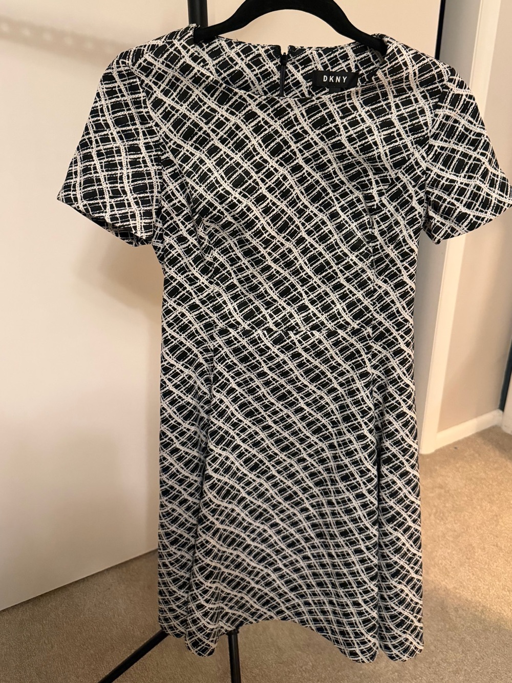 DKNY Black and White Graphic Short Sleeve Dress